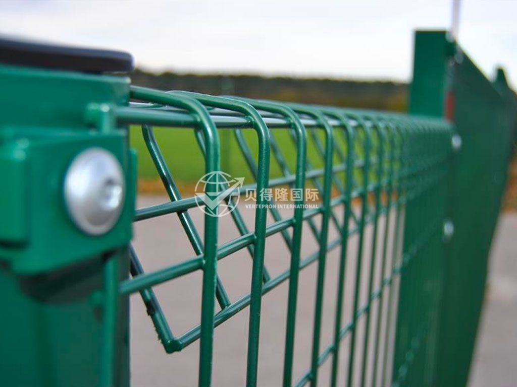 Горячеоцинкованный забор из сетки BRC с изогнутым верхним краем